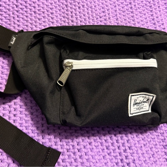 Herschel Pop Quiz Hip Pack bumbag - Picture 1 of 8